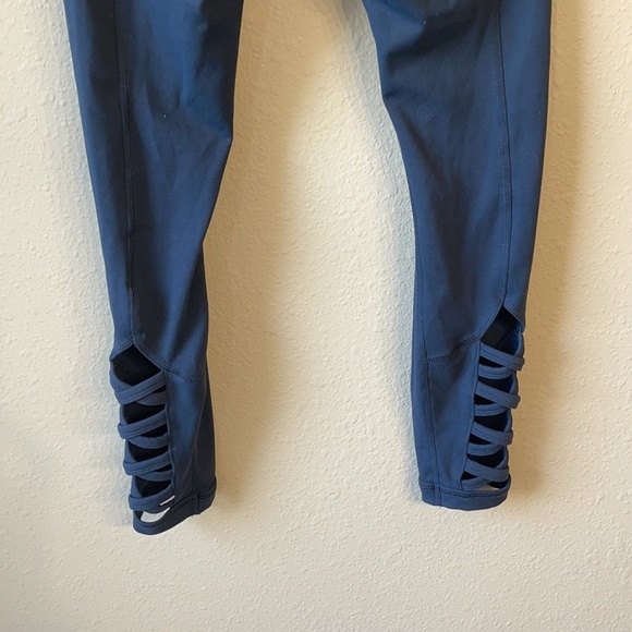 Yogalicious Blue High Waist Cutout Crop Leggings Size Small - Picture 7 of 10